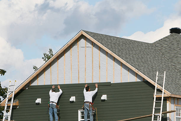 Professional Siding Replacement technician working in Danvers, IL